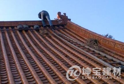 农村屋顶盖琉璃瓦的坡度多少？多少钱一块？安装步骤是什么？